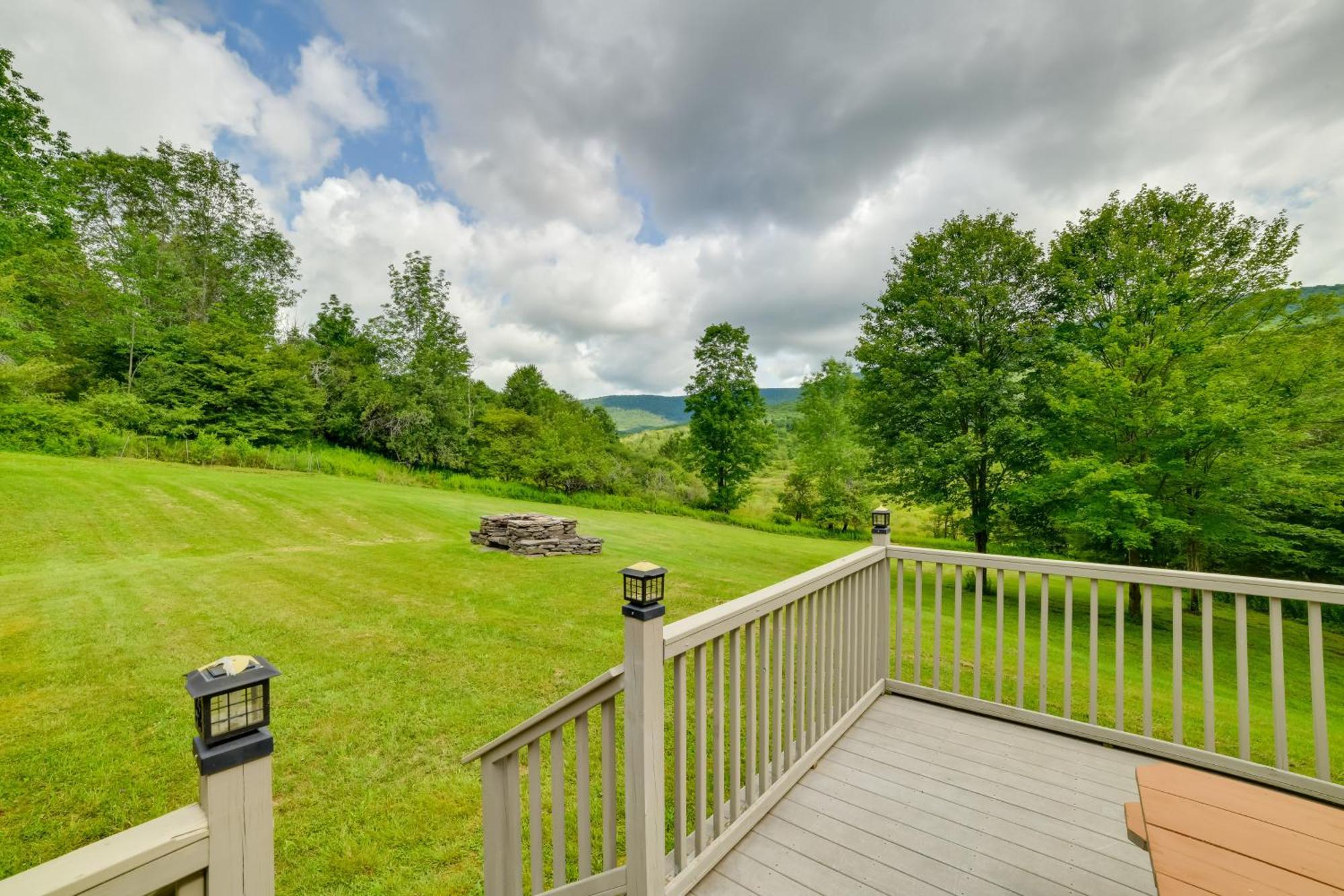 Quiet Catskills Getaway With Deck And Mtn Views New Kingston Luaran gambar